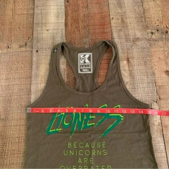 Kamakazee womens lioness because unicorns are overrated funny green tank top -S - Picture 2 of 8